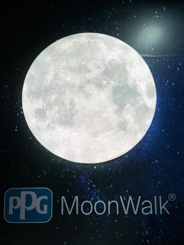 Retail store interior detailing and finishes executed by 4Pz for PPG Linq